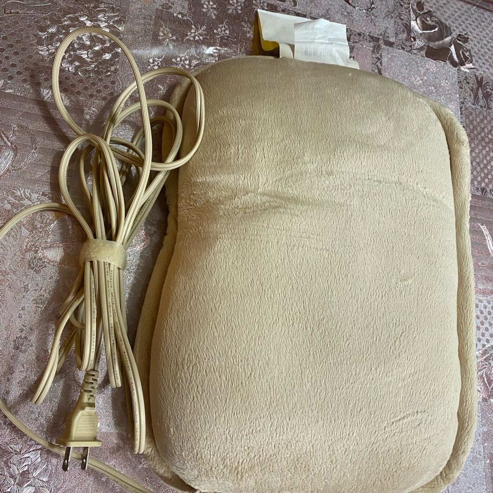 Shiatsu pillow massager with heat